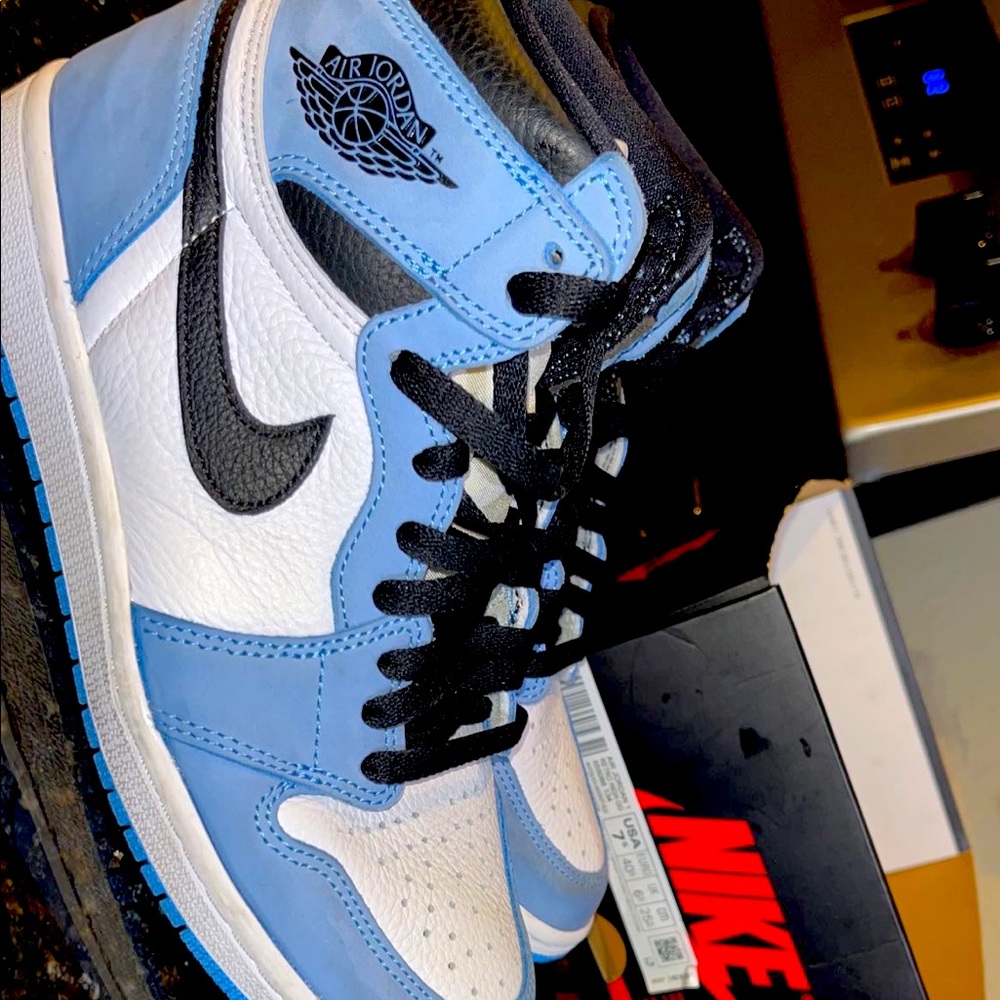 selling bc i don’t wear them pm with an offer or for more pictures:)